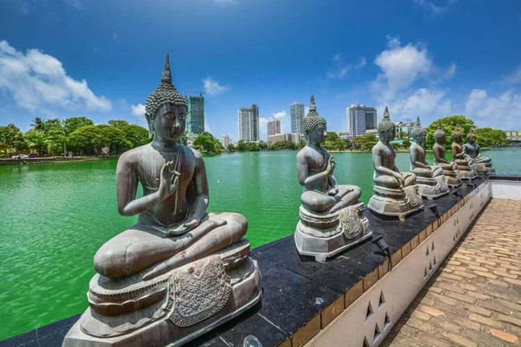 Geotours Sri Lanka-colombo-temple 01_43c89_lg.jpg